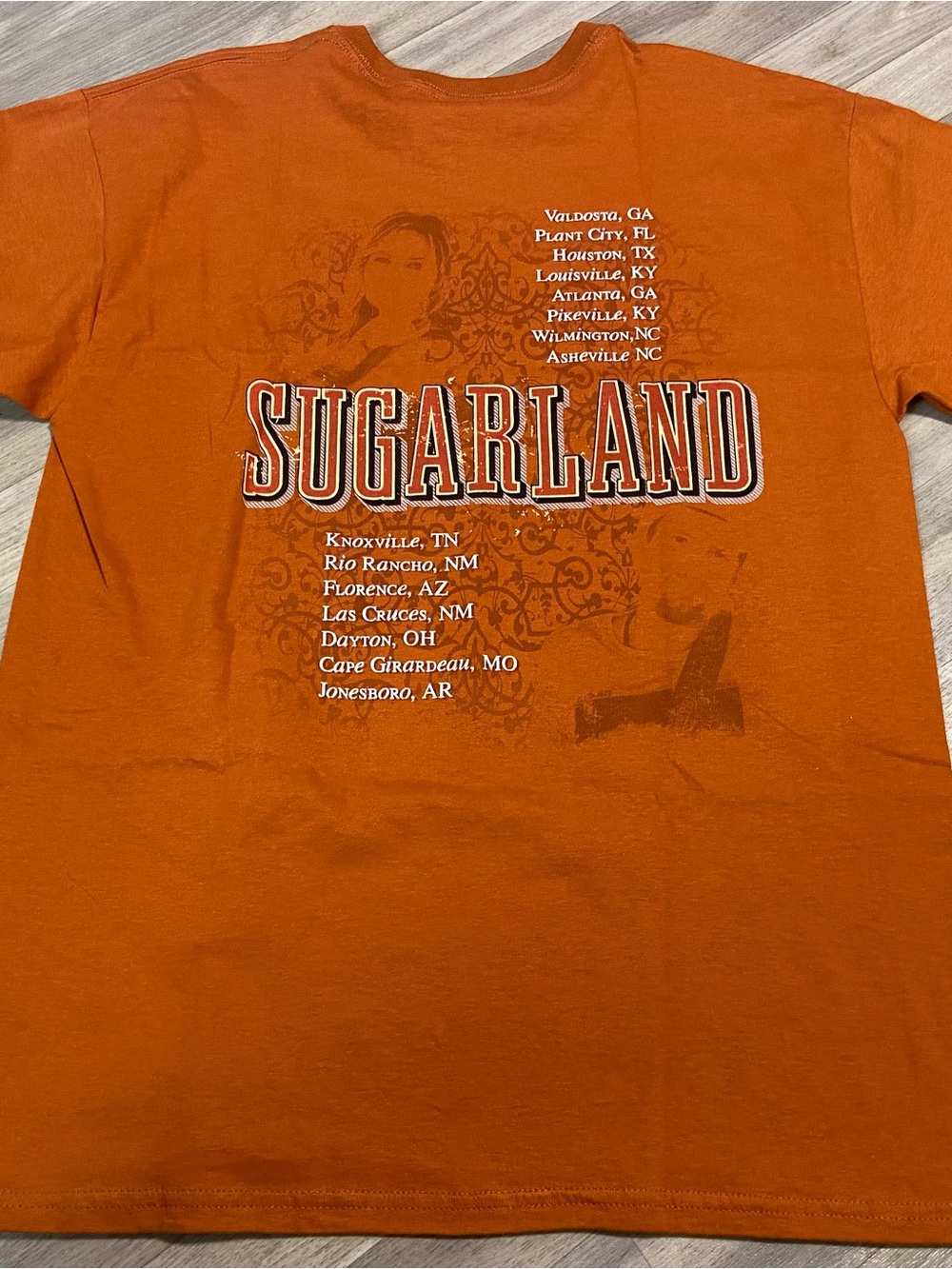 Vintage Y2k Sugarland Band Shirt Orange 2008 Tour Dates Graphic Tee Menโs L